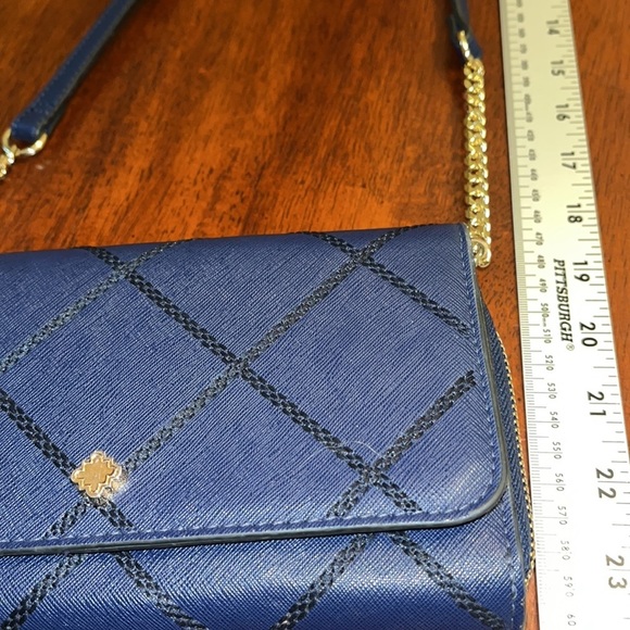 Crown & Ivy crossbody clutch wallet removable strap and 10 cardholders - Picture 5 of 12